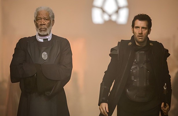 Morgan Freeman en Clive Owen in Last Knights