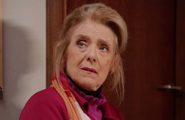 Jette van der Meij als Laura in GTST