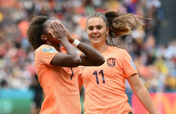 Lineth Beerensteyn en Lieke Martens 