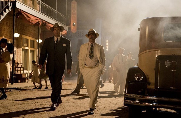 Ben Affleck en Chris Messina in Live by Night
