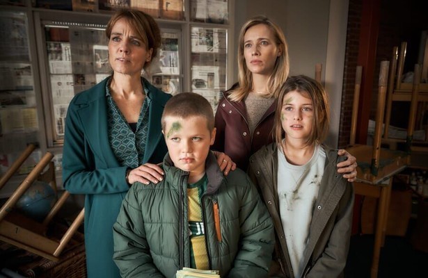 Ilse Warringa en Jennifer Hoffman in Luizenmoeder - De Film