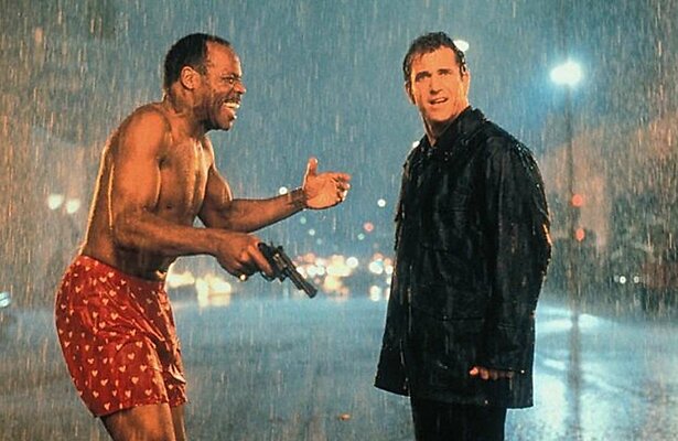 Mel Gibson en Danny Glover in Lethal Weapon 4