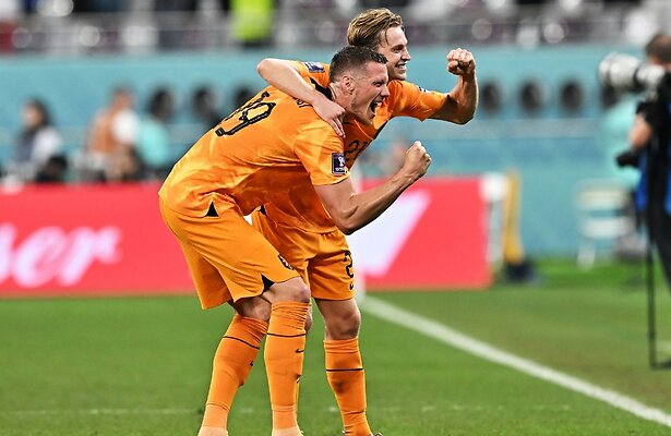 Wout Weghorst en Frenkie de Jong