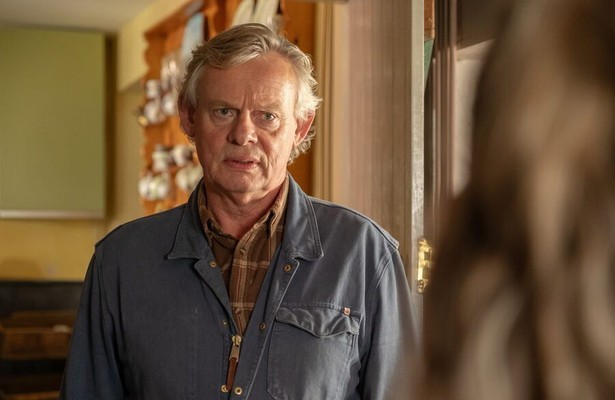Martin Clunes als Nathan Williams in Out There
