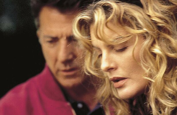 Dustin Hoffman en Rene Russo in Outbreak