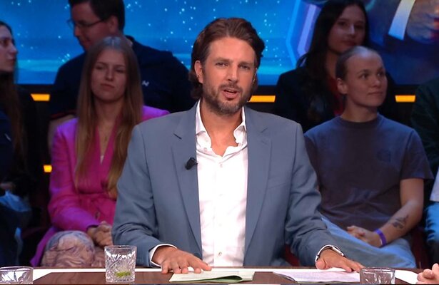 Renze Klamer tijdens zijn laatste uitzending van Renze op Zondag.