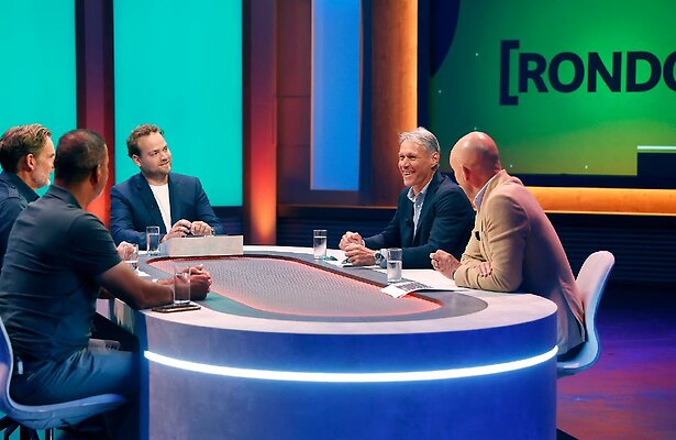 Marco van Basten in voetbaltalkshow Rondo