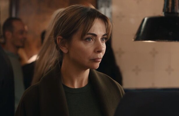 Georgina Verbaan als Mia van der Linden