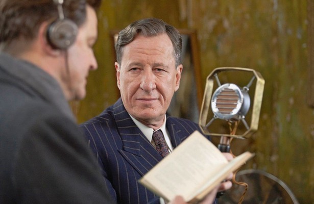 Colin Firth als King George VI en Geoffrey Rush als Lionel Logue in The King's Speech