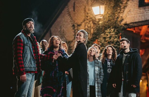 Matteo van der Grijn, Gaia Aikman en Angela Schijf voor The Passion Hemelvaart