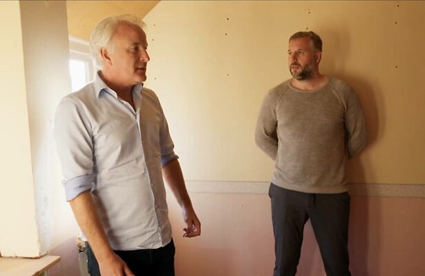 Bob Sikkes en Tijl Beckand in De Moeite Waard?!.