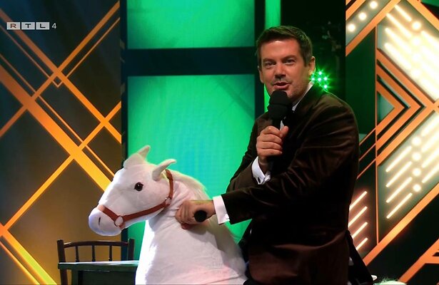 Ruben Nicolai praat het programma weer aan elkaar.