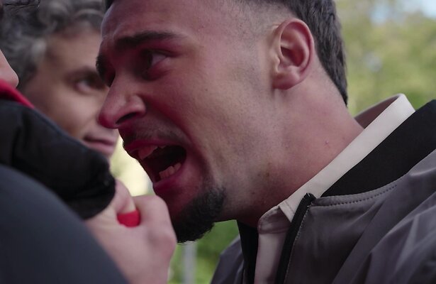 Troj laat zich van zijn duistere kant zien