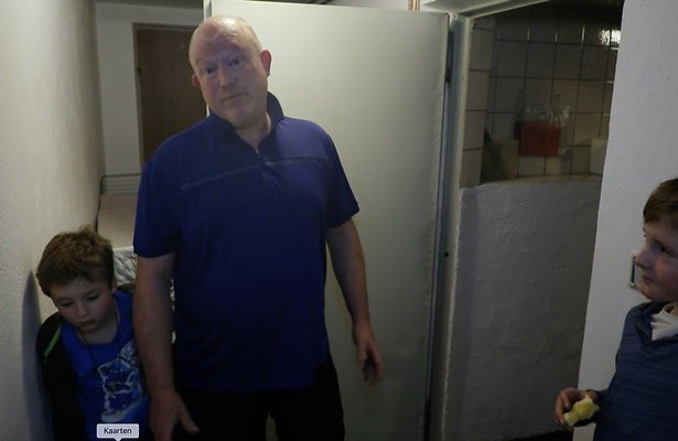 Enorme lekkage zorgt voor chaos in Wij Emigreren