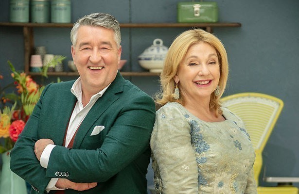 Kunstige werkjes en kaartenhuizen