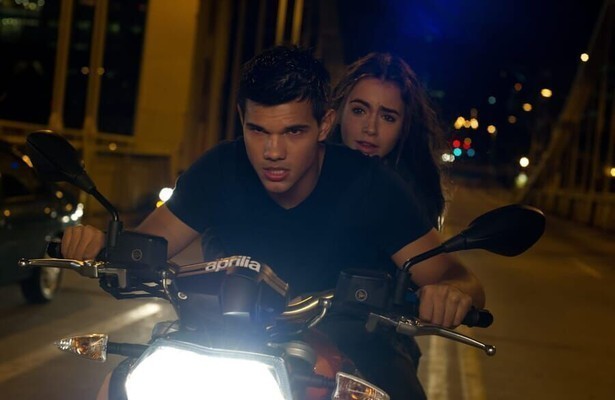Taylor Lautner en Lily Collins in Abduction