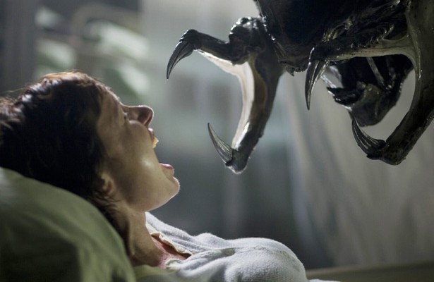 Victoria Bidewell in Aliens vs. Predator - Requiem