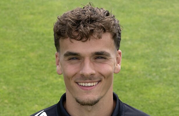 Bradly van Hoeven voor Almere City FC