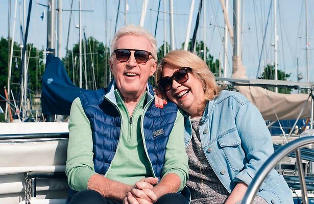 André van Duin en Janny van der Heijden voor Denkend aan Holland