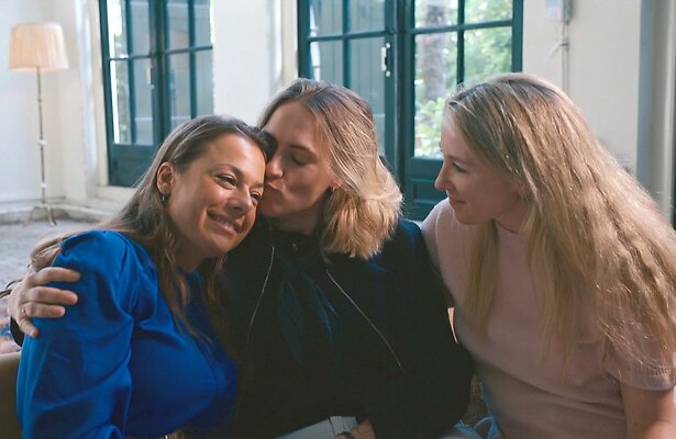 Vriendinnen van Anne Faber in App Me Als Je Thuis Bent