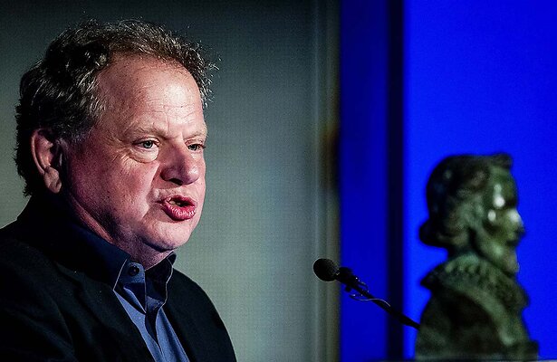 Bas Heijne ontvangt de P.C. Hooft-prijs 2017 in het Literatuurmuseum