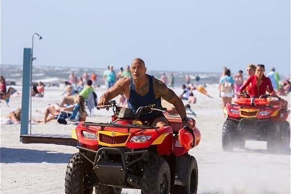 Dwayne Johnson redt drenkelingen