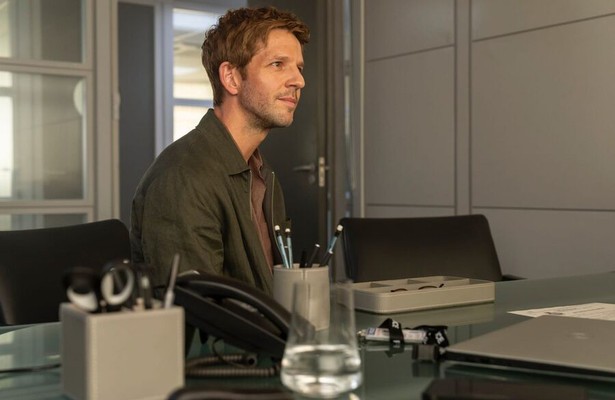 Damien Molony in Bergerac