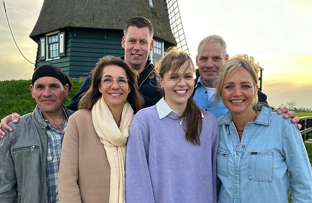 Haico, Claudia, Richard, Bernice, Piet en Yvon Jaspers voor Boer Zoekt Vrouw Europa
