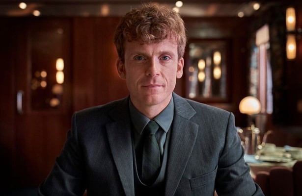 Morten Hee Andersen als Axel in Carmen Curlers