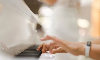 Chilly Gonzales & Kaiser Quartet live at the Galerie de la Bibliothèque de Versailles