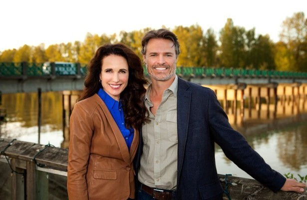 Andie MacDowell als Olivia Lockhart & Dylan Neal als Jack Griffith in Cedar Cove
