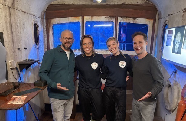 Staf en Mathias Coppens met Hannah Mae en SERA voor Code van Coppens