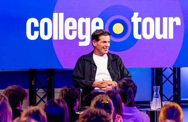 Twan Huys in College Tour