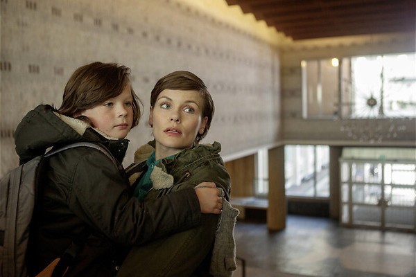 Angela Schijf ontdekt dat ze een broer heeft in Daglicht