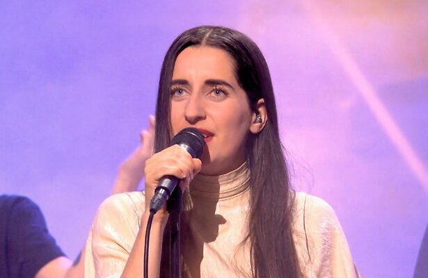 Eefje de Visser in De Avondshow met Arjen Lubach