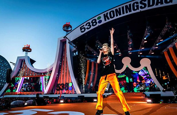 Davina Michelle tijdens 538 Koningsdag