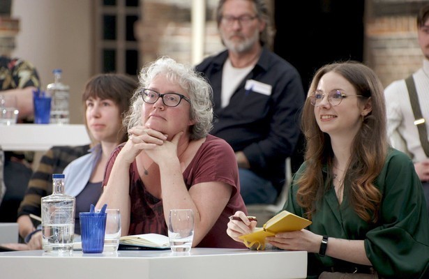 Suzanne de Riet en Siobhan Kaufman in De Gezonken Meesters