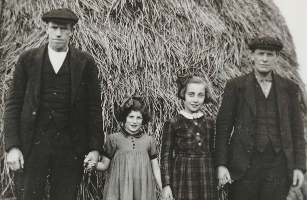 Still uit De Kinderen van de Jodenboerderij