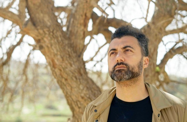 Özkan Akyol voor De Neven van Eus