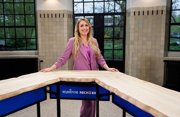 Mascha de Rooij voor De Rijdende Rechter