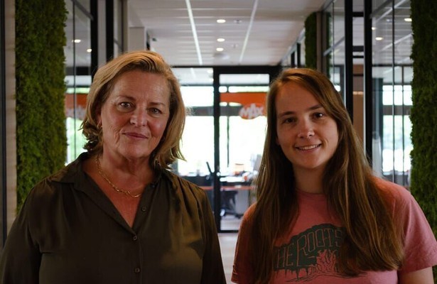 Elles de Bruin en Astrid Cornelisse voor De Toekomst Is Grijs