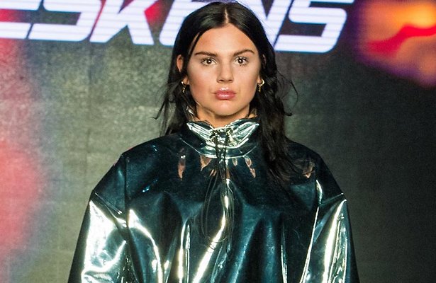 Famke Louise maakt opwachting in The Christmas Show