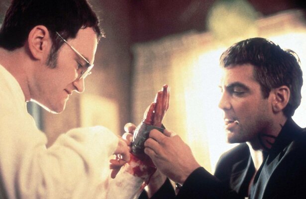 Quentin Tarantino als Richard Gecko en George Clooney als Seth Gecko in From Dusk Till Dawn