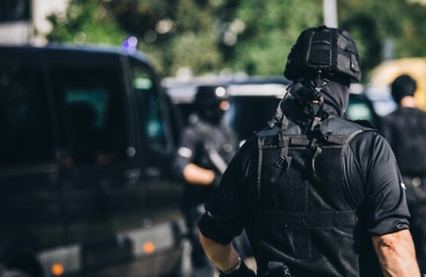 De échte politieverhalen in Frontline Police