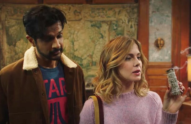 Rose McIver en Utkarsh Ambudkar in Ghosts