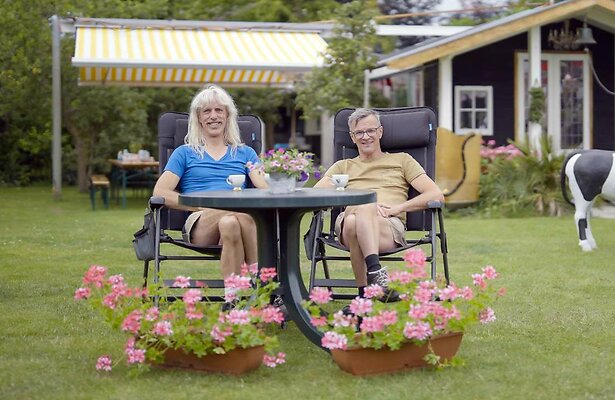 Peter en Wim in Groeten vanaf de Camping