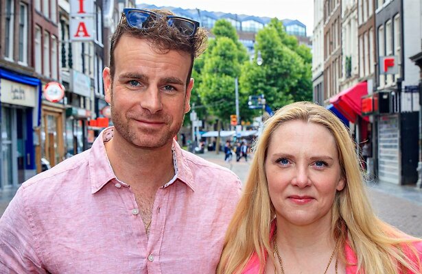 Henry van Loon en Jelka van Houten voor aan de première van de animatiefilm Knor.