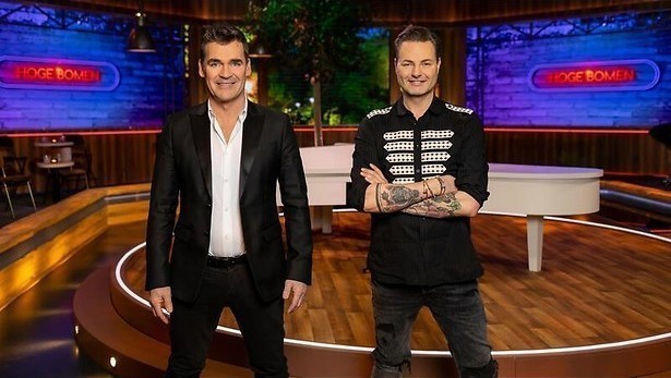 Jeroen van der Boom zingt voor Fred van Leer