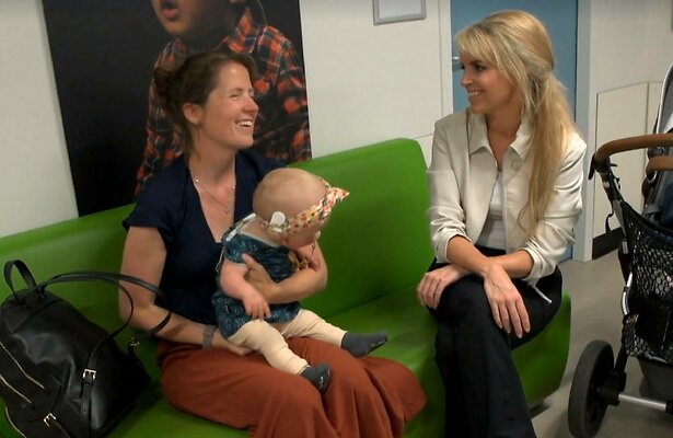 Handen aan de Couveuse