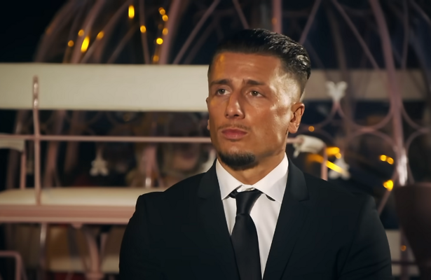 Harrie Snijders bezeert nek bij auto-ongeluk.